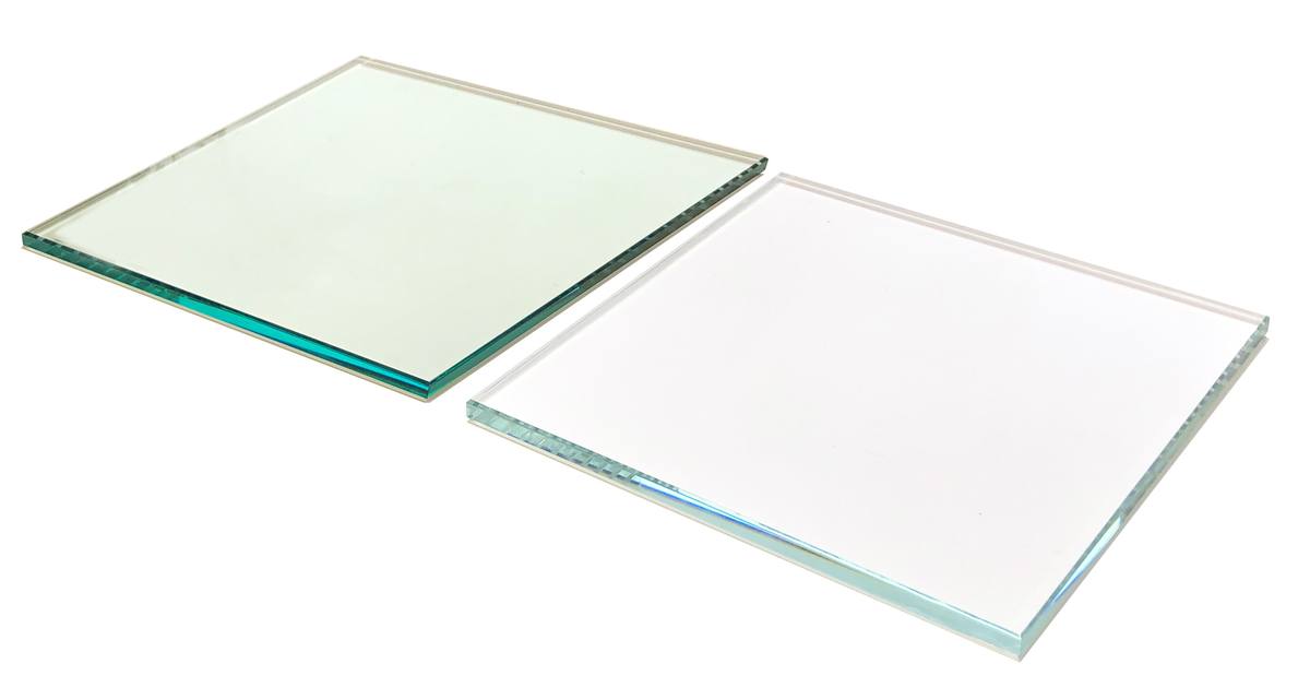 Side-by-side comparison of standard clear glass with a green tinted edge next to crystal-clear Starfire low-iron glass